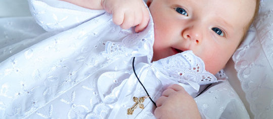 bébé garçon pour un baptême